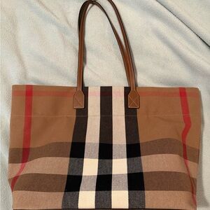 Burberry Medium London Tote